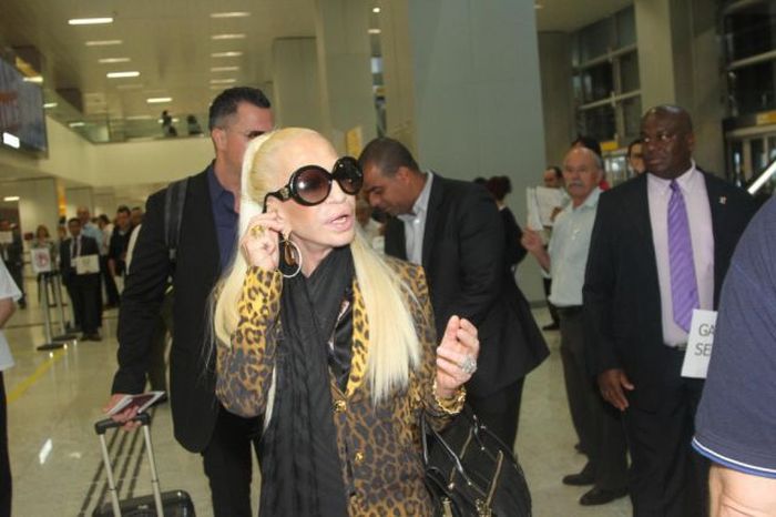 Donatella Versace Needs To Stop Getting Plastic Surgery (10 pics)