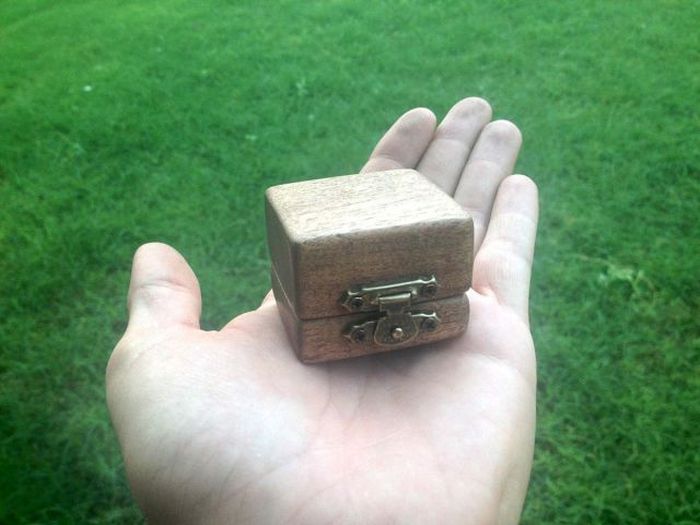 How To Nail Your Marriage Proposal With A Homemade Treasure Chest (28 pics)