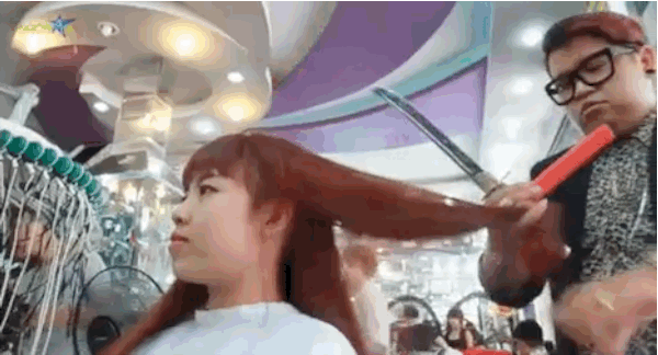 This Hairdresser Uses A Samurai Sword (7 gifs)