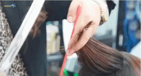 This Hairdresser Uses A Samurai Sword (7 gifs)