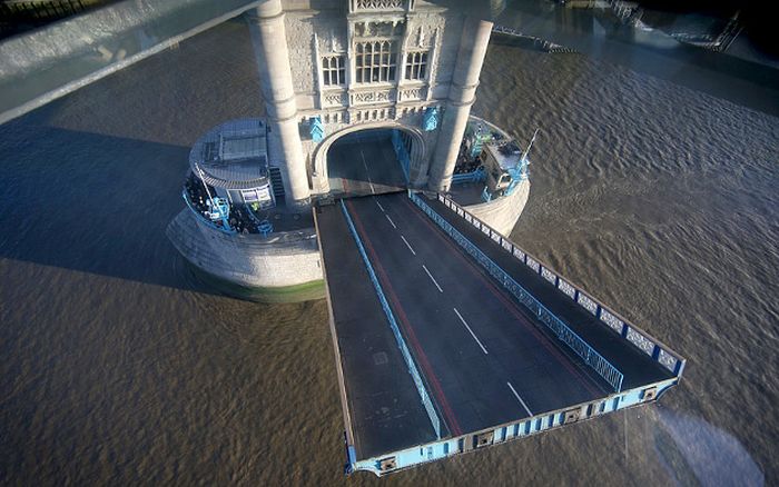 The New Tower Bridge Walkway In London Has An Amazing View (12 pics)