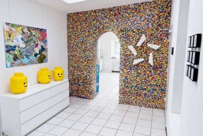 Amazing Wall Built Out Of Legos (4 pics)