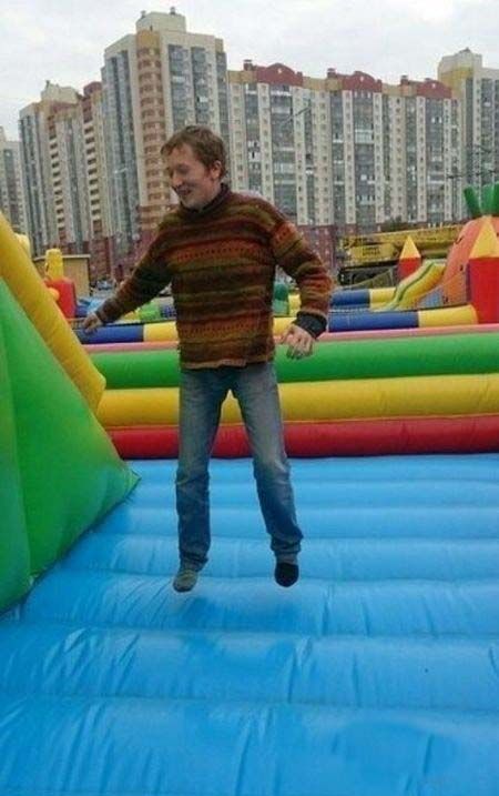 Jumping In A Bounce House Fail (4 pics)