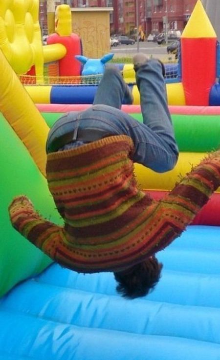 Jumping In A Bounce House Fail (4 pics)