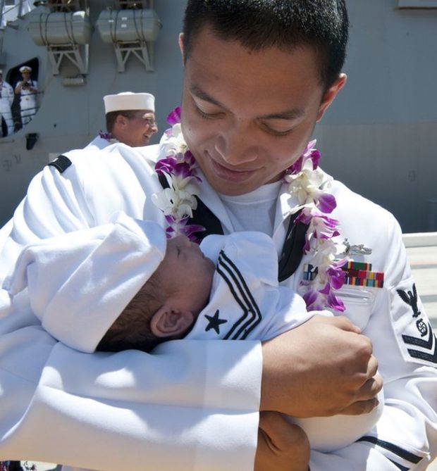 Military Men Meet Their Children For The First Time (48 pics)