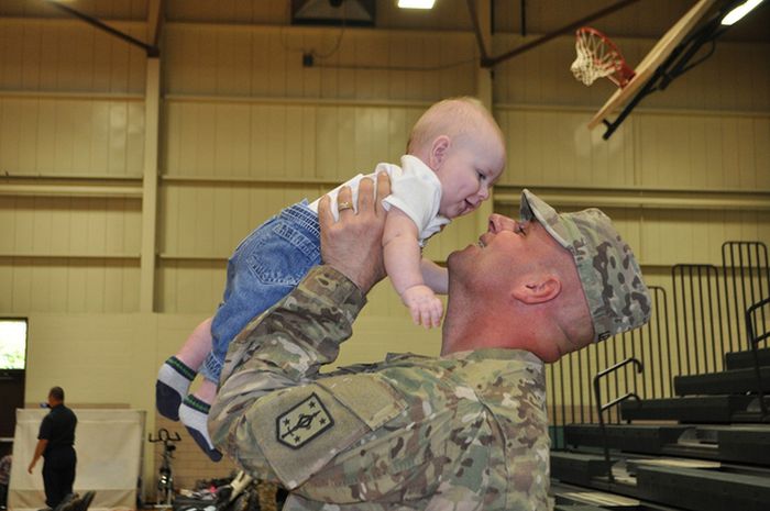 Military Men Meet Their Children For The First Time (48 pics)