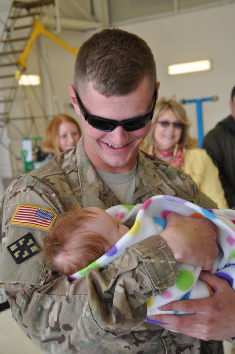 Military Men Meet Their Children For The First Time (48 pics)