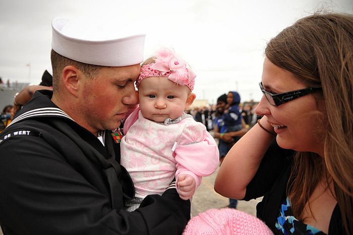 Military Men Meet Their Children For The First Time (48 pics)