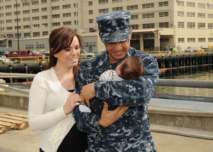 Military Men Meet Their Children For The First Time (48 pics)