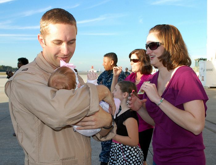 Military Men Meet Their Children For The First Time (48 pics)