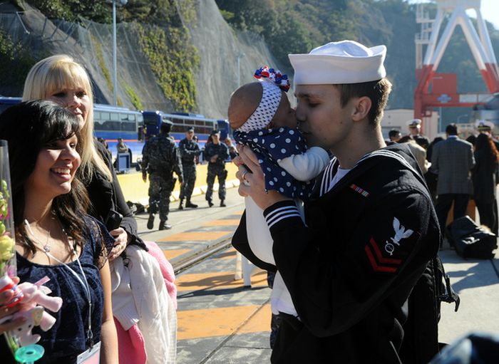 Military Men Meet Their Children For The First Time (48 pics)