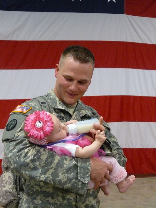 Military Men Meet Their Children For The First Time (48 pics)