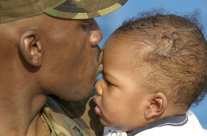 Military Men Meet Their Children For The First Time (48 pics)