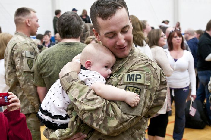 Military Men Meet Their Children For The First Time (48 pics)