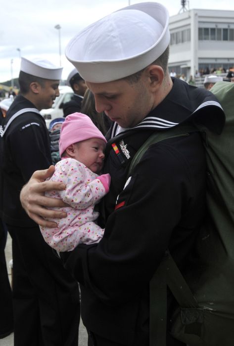 Military Men Meet Their Children For The First Time (48 pics)