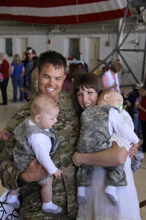 Military Men Meet Their Children For The First Time (48 pics)