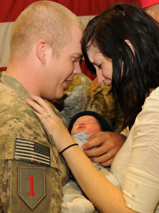 Military Men Meet Their Children For The First Time (48 pics)