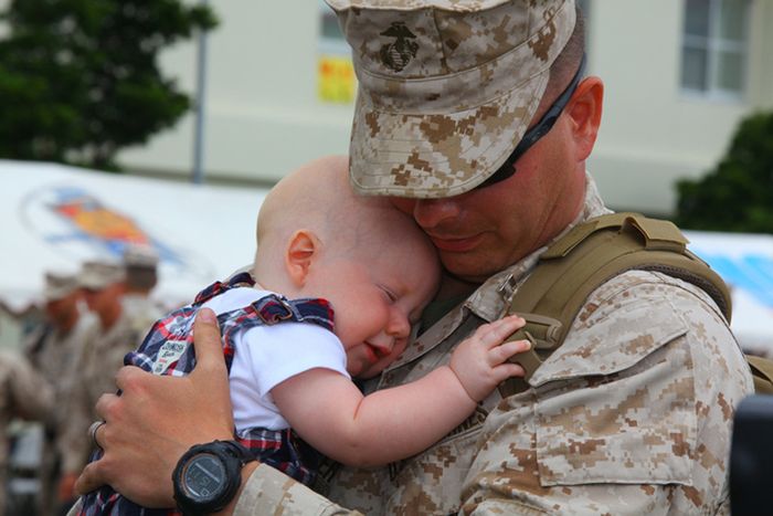 Military Men Meet Their Children For The First Time (48 pics)