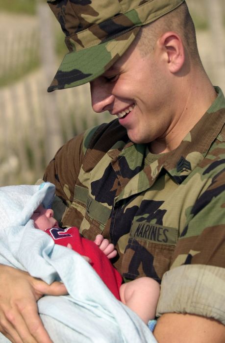 Military Men Meet Their Children For The First Time (48 pics)
