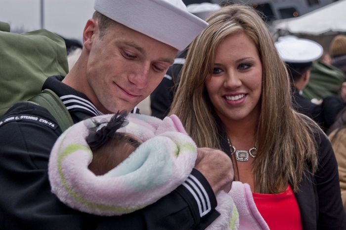 Military Men Meet Their Children For The First Time (48 pics)