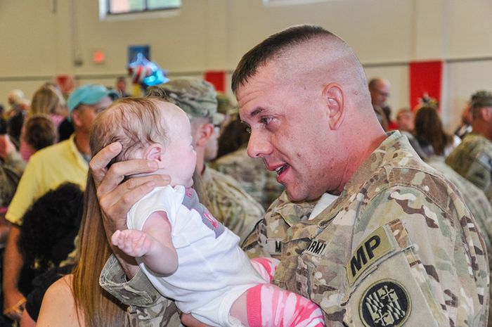 Military Men Meet Their Children For The First Time (48 pics)