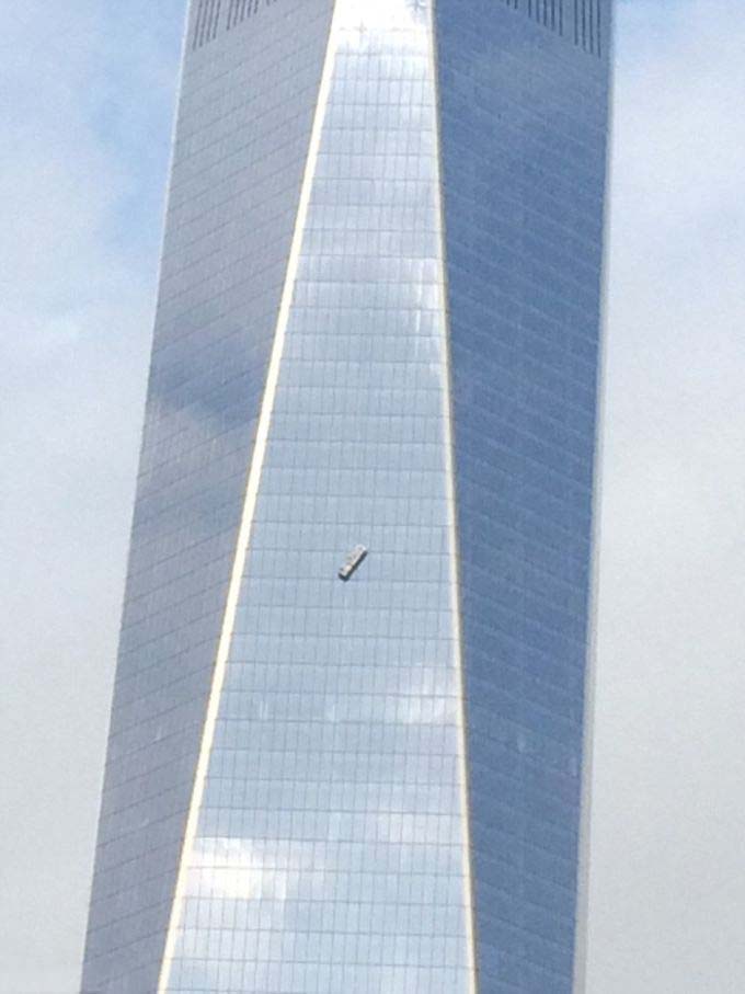 Dramatic Rescue At The World Trade Center In New York (5 pics)