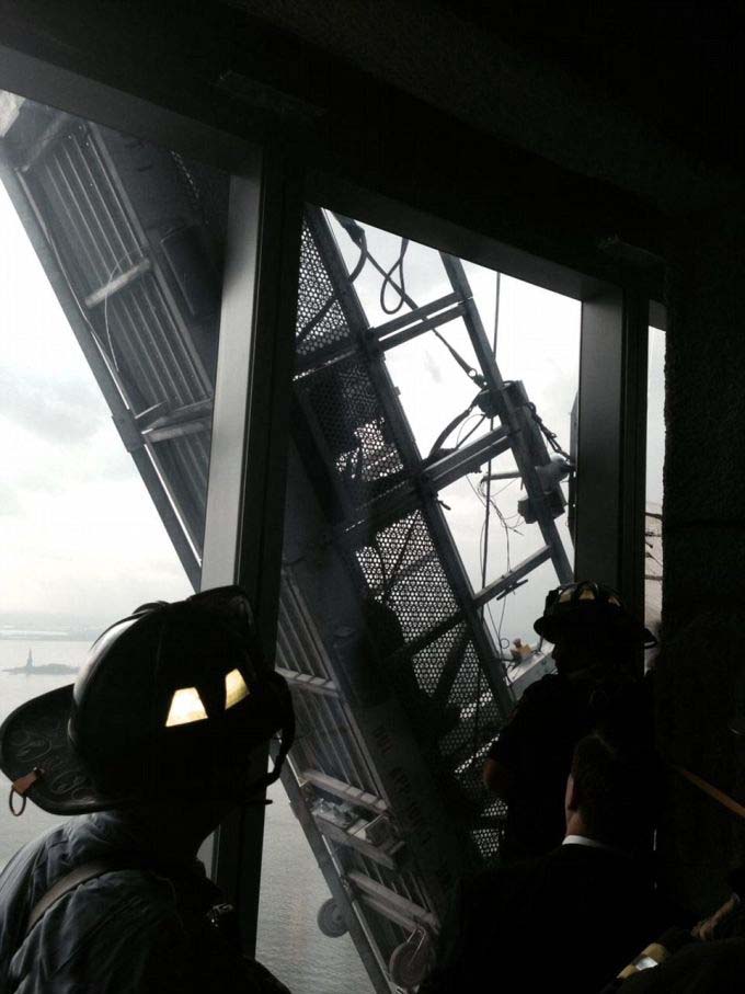 Dramatic Rescue At The World Trade Center In New York (5 pics)