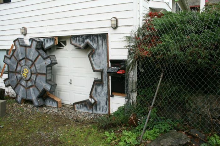 Man Builds Fallout Style Garage (9 pics)