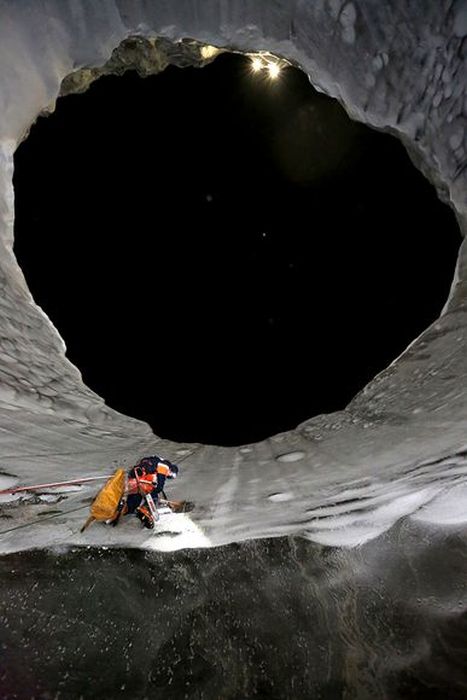 Getting Inside Siberia's Mystery Crater (7 pics)