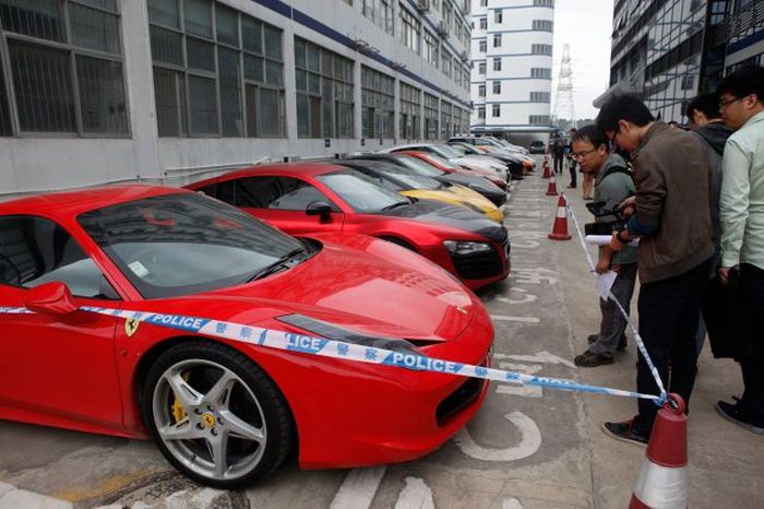 Police Confiscate Very Expensive Sports Cars (16 pics)