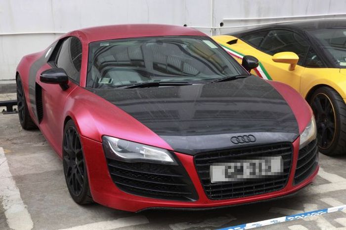Police Confiscate Very Expensive Sports Cars (16 pics)