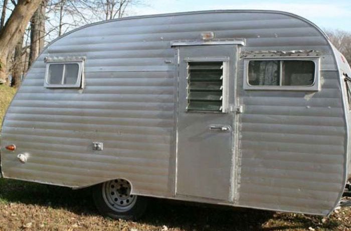 Couple Turns An Old Camper Into Something Awesome (37 pics)