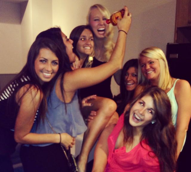 College Girls Are Party Girls (25 pics)