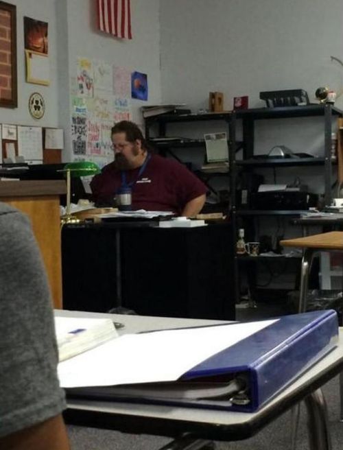 This Teacher Just Failed Hard In Front Of The Whole Class (3 pics)
