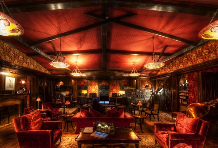 Hans Zimmer Has A Beautiful Music Studio (14 pics)