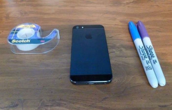How To Turn Your Smartphone Into A Blacklight (7 pics)
