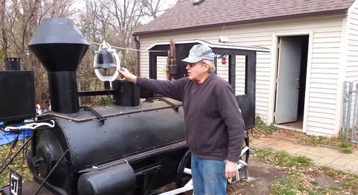 All Aboard The BBQ Train (7 pics)