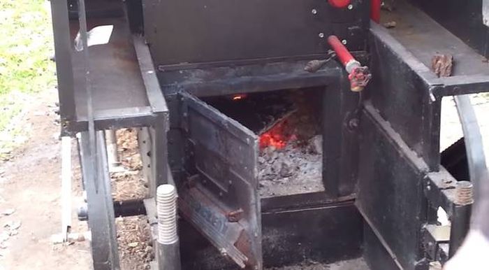 All Aboard The BBQ Train (7 pics)