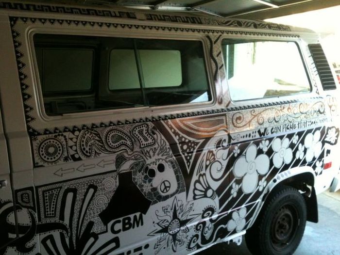 A Man Let Strangers Draw On His Volkswagen Van With Sharpies (13 pics)
