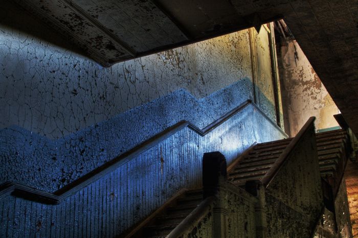 This Old Abandoned School Is Just Slightly Creepy (21 pics)