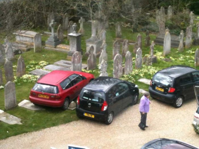 This Is The Worst Parking Job Of All Time (2 pics)