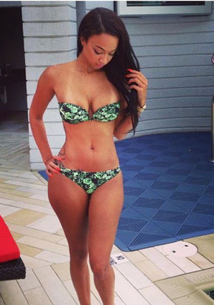 It May Be Cold Outside But These Girls In Bikinis Are Red Hot (56 pics)
