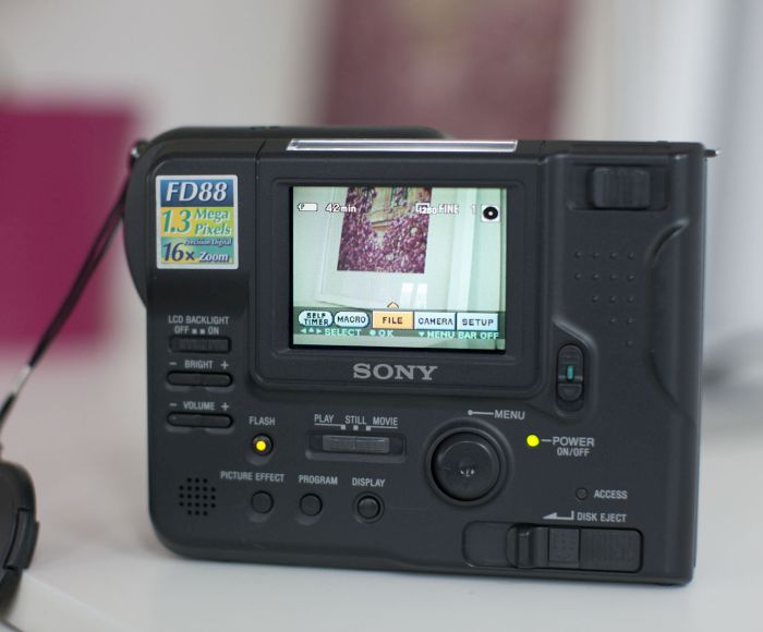 Sony Mavica MVC-FD88 (7 pics)
