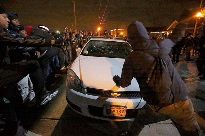 The Riots In Ferguson Are Out Of Control After Grand Jury's Decision (27 pics)