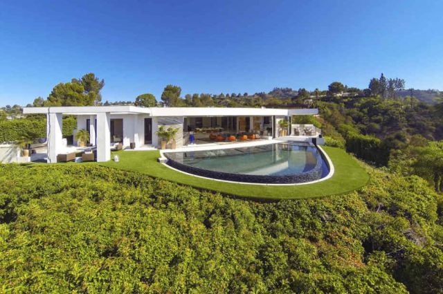 The Luxury Mansion Everyone Wants To Live In (24 pics)