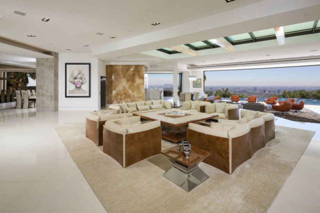 The Luxury Mansion Everyone Wants To Live In (24 pics)