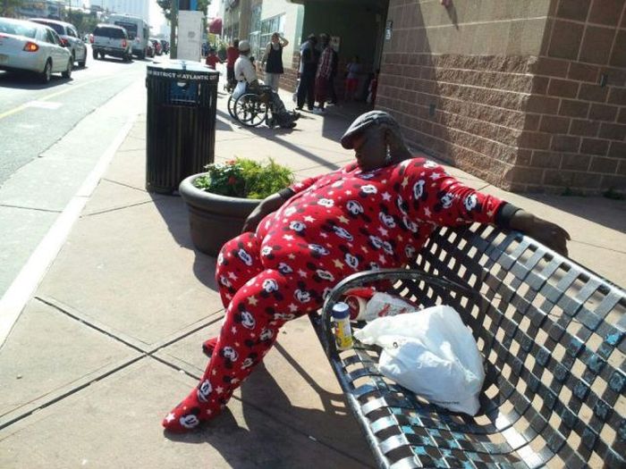 These People Picked The Weirdest Places To Sleep (43 pics)