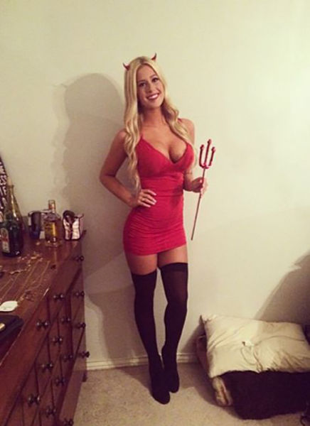 Girls in Tight Dresses (64 pics)