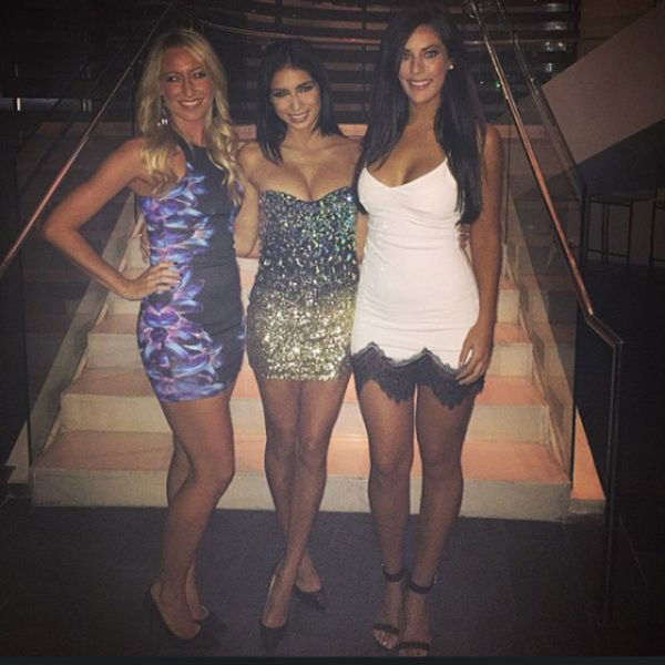 Girls in Tight Dresses (64 pics)