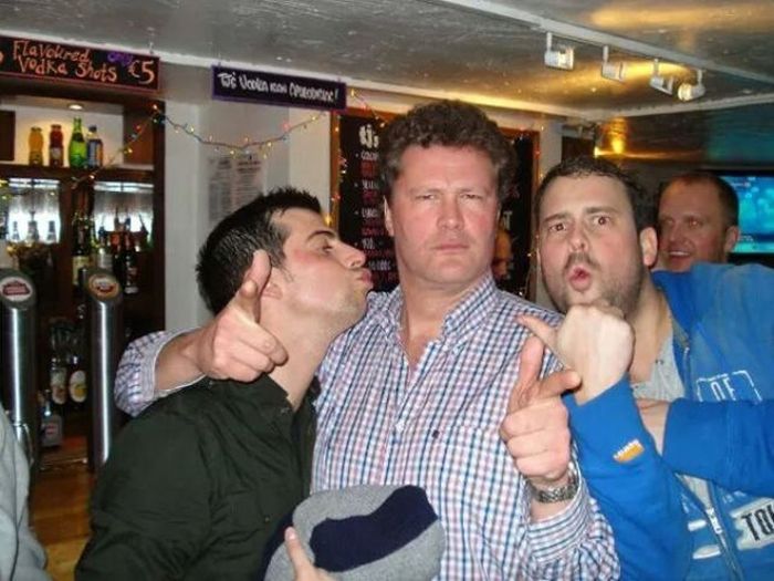 When People Take Pictures With People They Think Are Celebrities (31 pics)